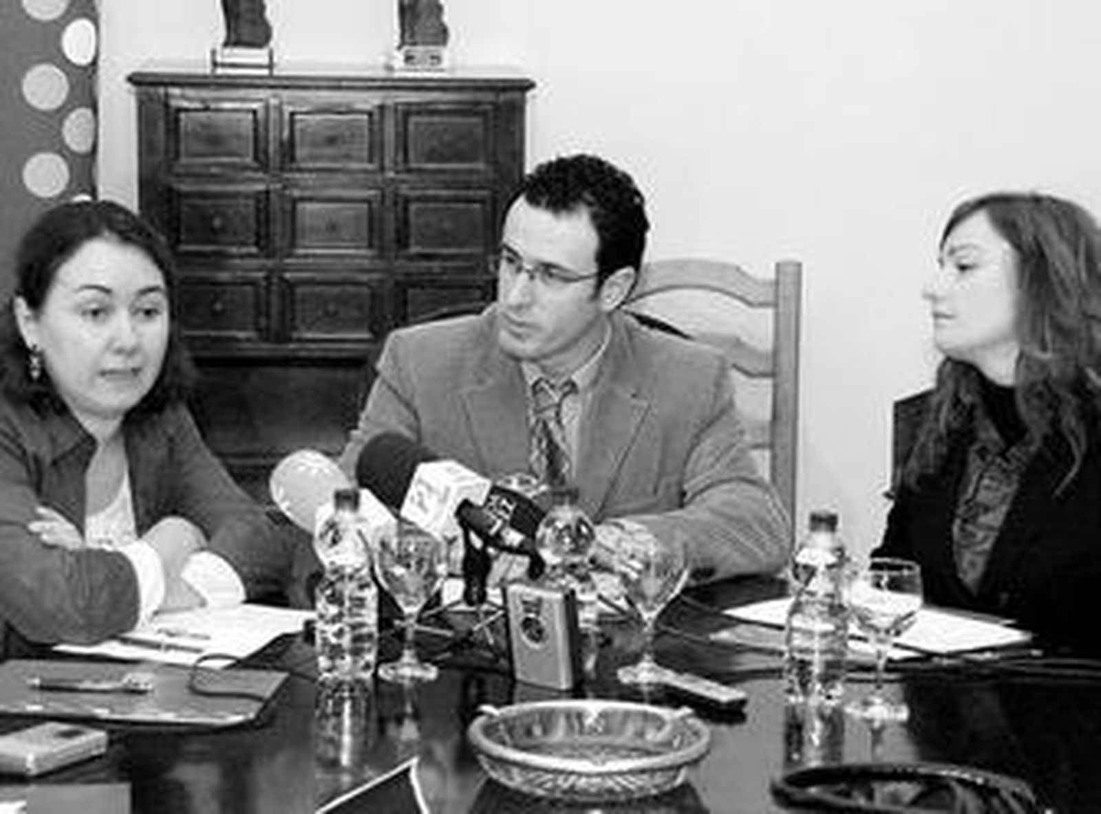 De izquierda a derecha, Marieta Campos, Francisco Perujo y Olga de la Pascua en la presentación.