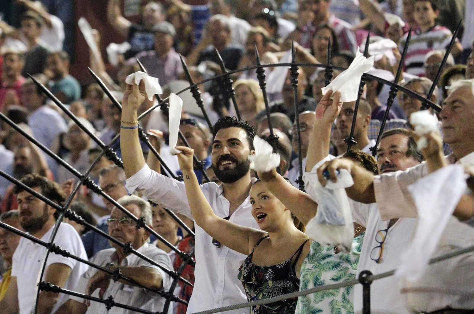 Juan Silva "Juanito" sale a hombros en la Plaza de toros La Merced, en imágenes