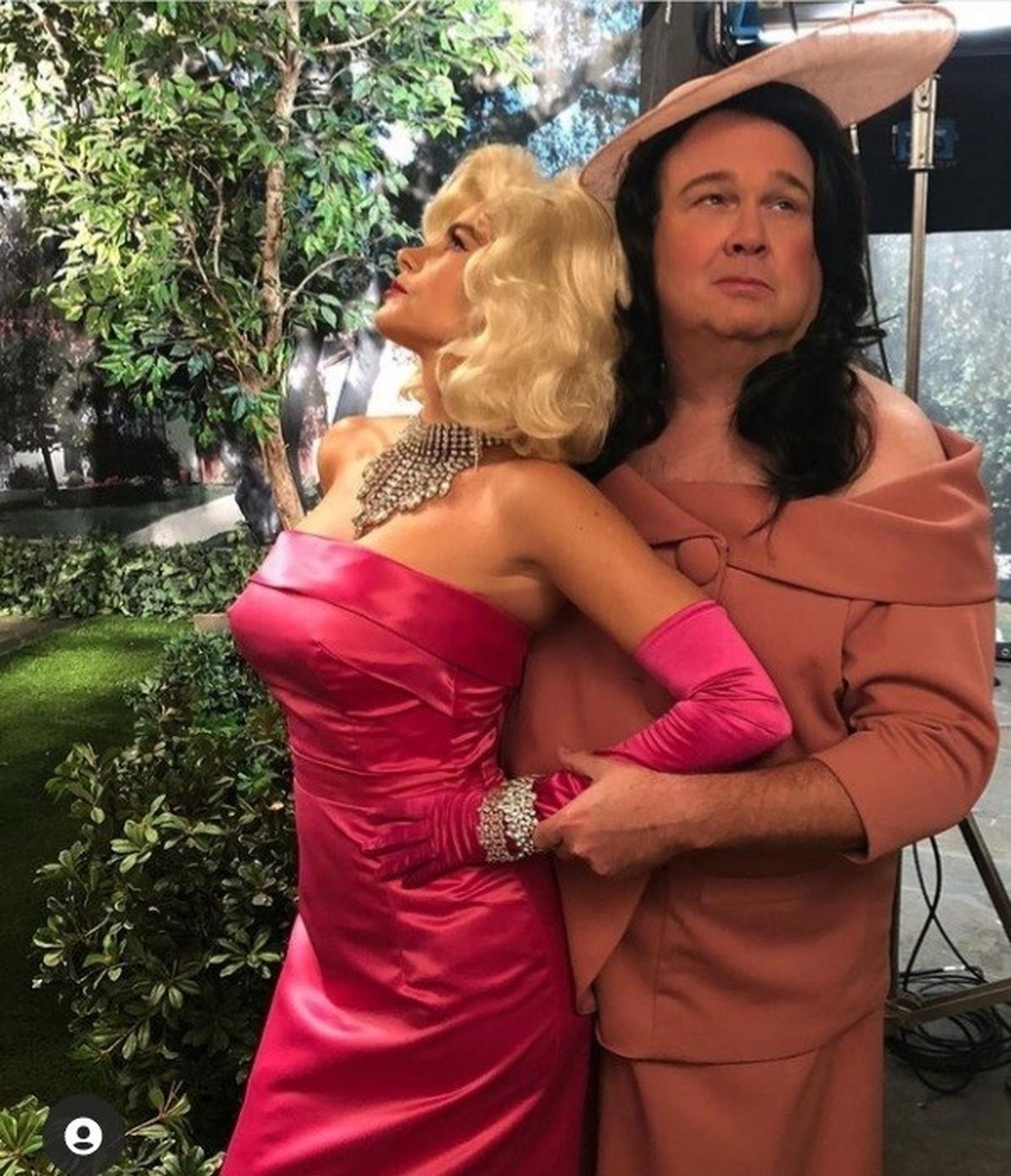 Sofía Vergara con su compañero de 'Modern Family' Eric Stonestreet, vuelven los años 20