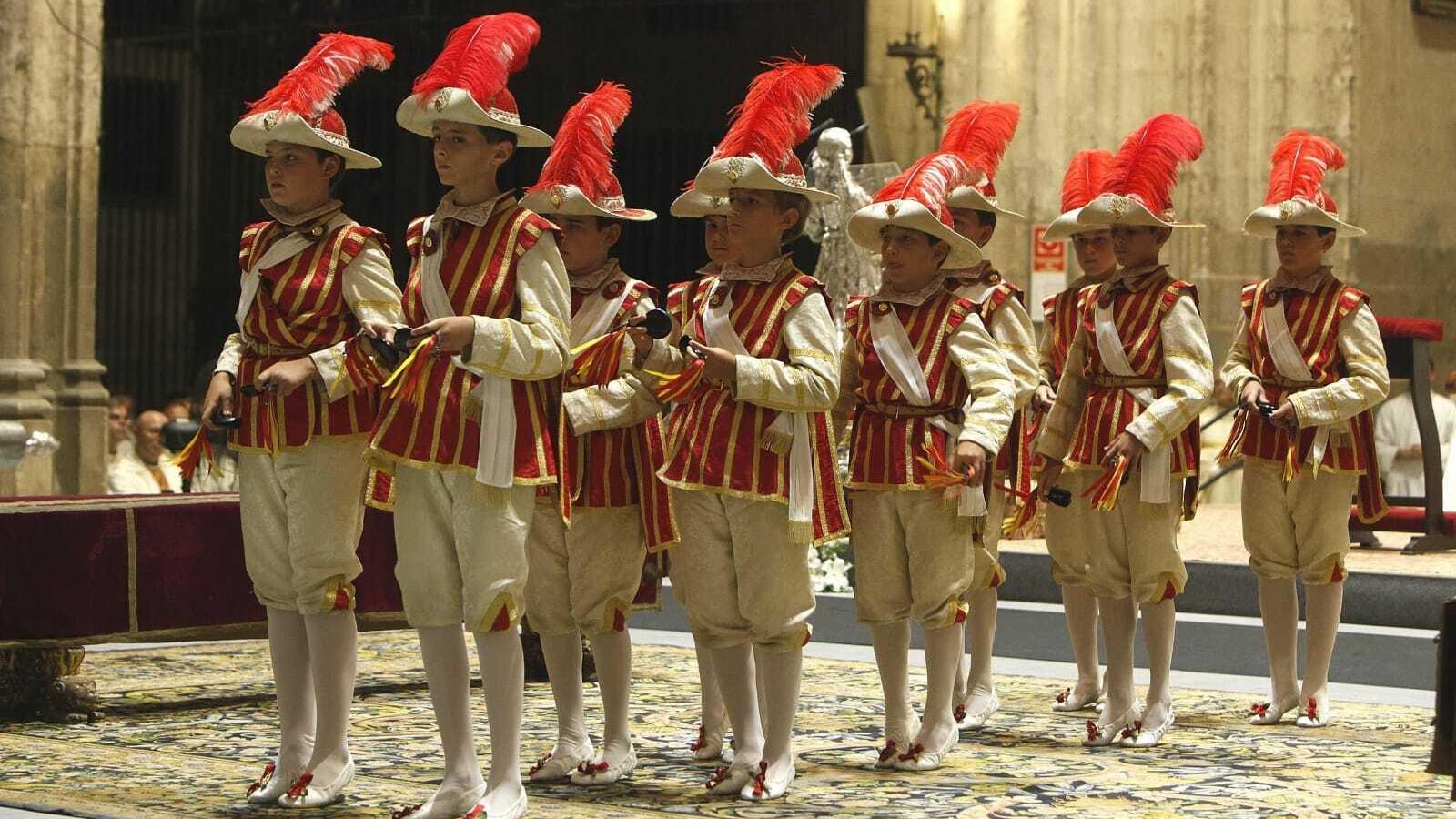 Los seises en la Catedral durante la misa del Corpus