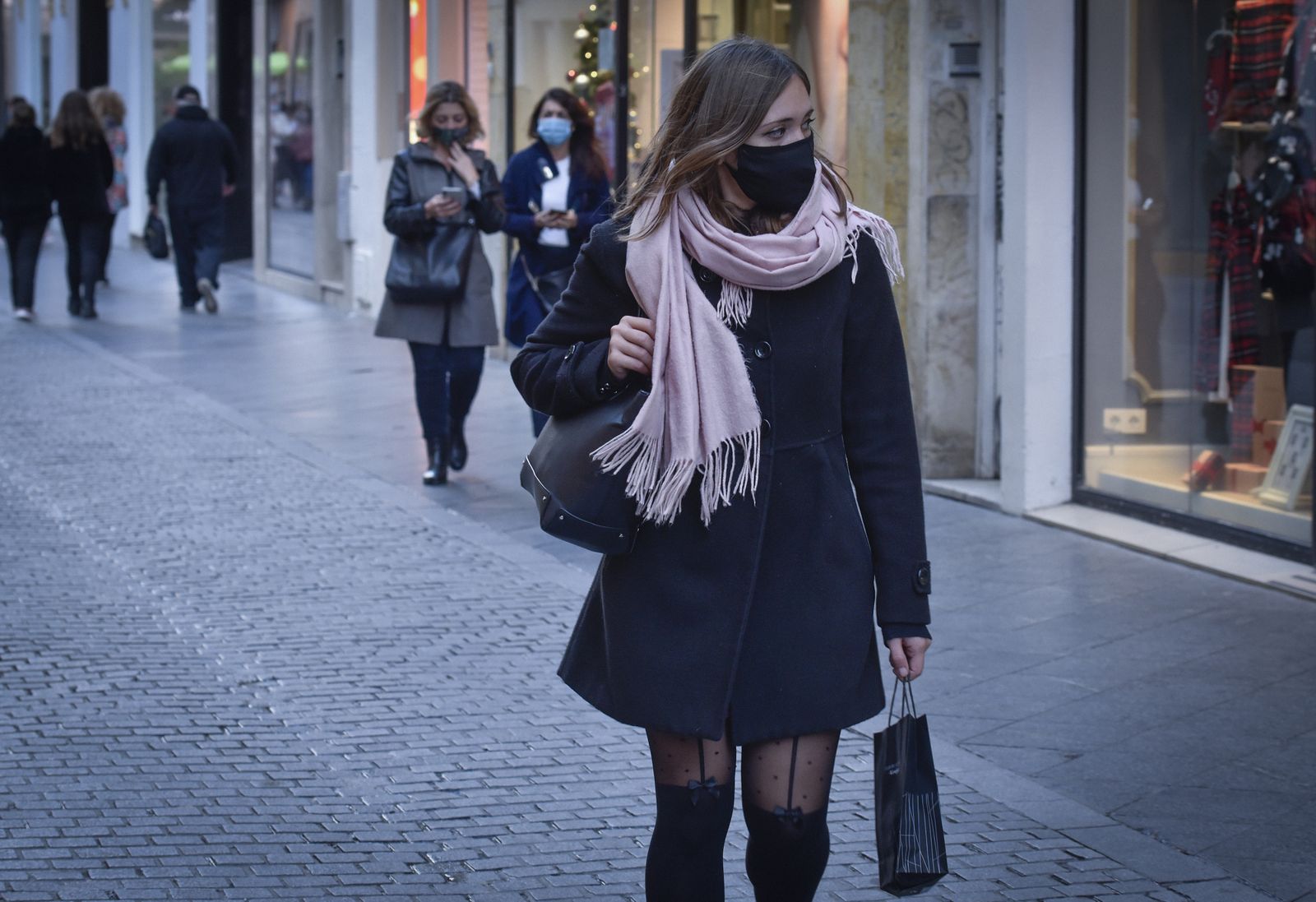 Luces y sombras en un buen puente para el comercio y la hostelería