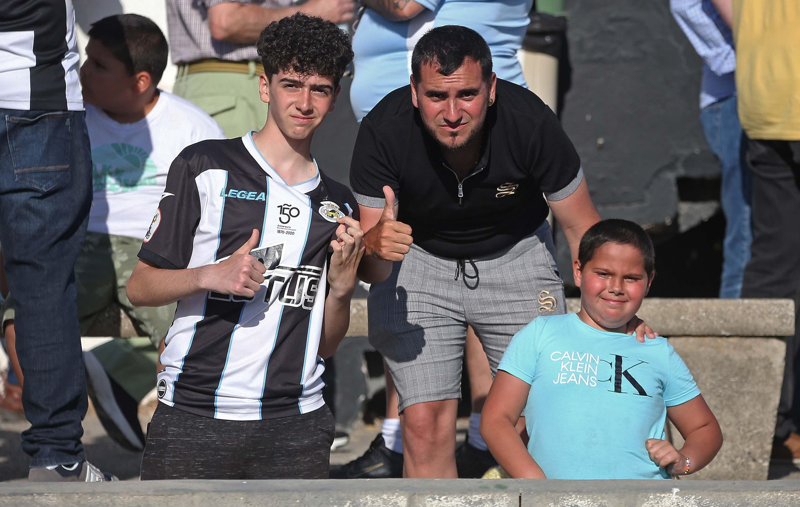 Fotos de la afición durante el Balona - Córdoba en el estadio municipal de La Línea