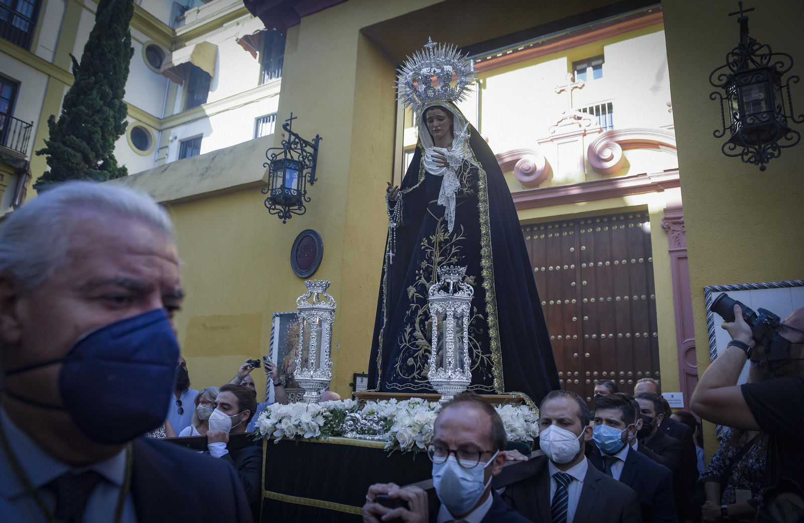 El traslado de la Virgen de las Tristezas a Santa Rosalía, en imágenes