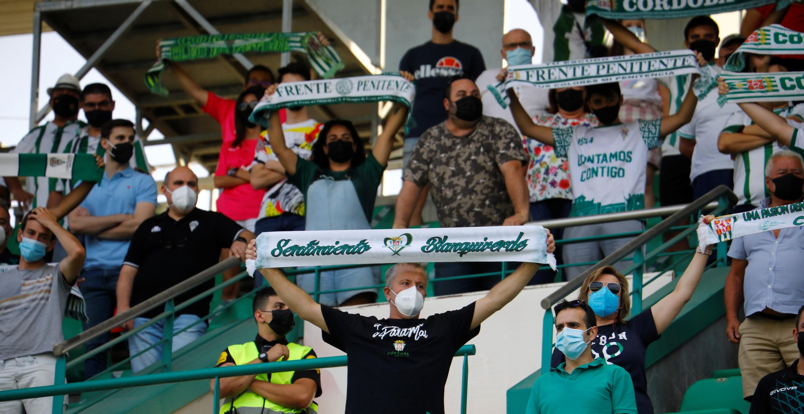 Aficionados del Córdoba CF en el amistoso ante el Linares del pasado sábado.