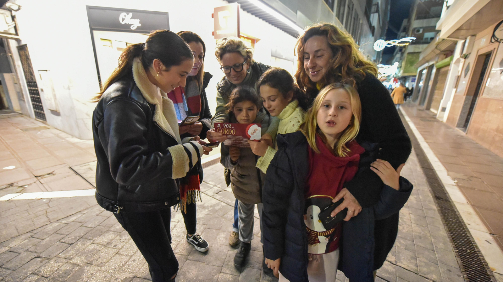 La yincana solidaria 'A por el gordo' en La Línea, en imágenes