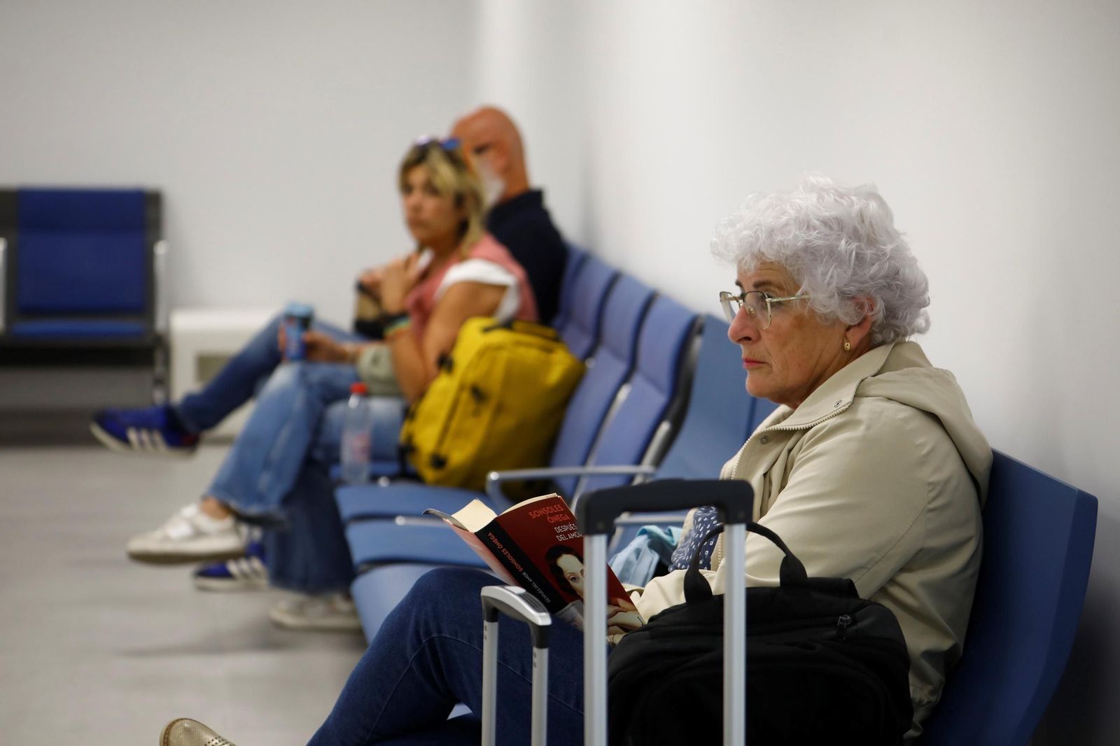 El aeropuerto de Córdoba recibe el primer vuelo de Binter desde Canarias, en imágenes