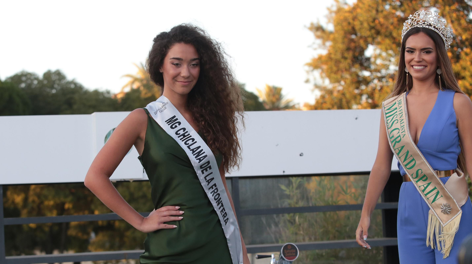 Miss Grand Chiclana de la Frontera: Nuria Vega Las aspirantes a Miss Grand Cádiz 2021 reciben sus bandas en el Hontoria