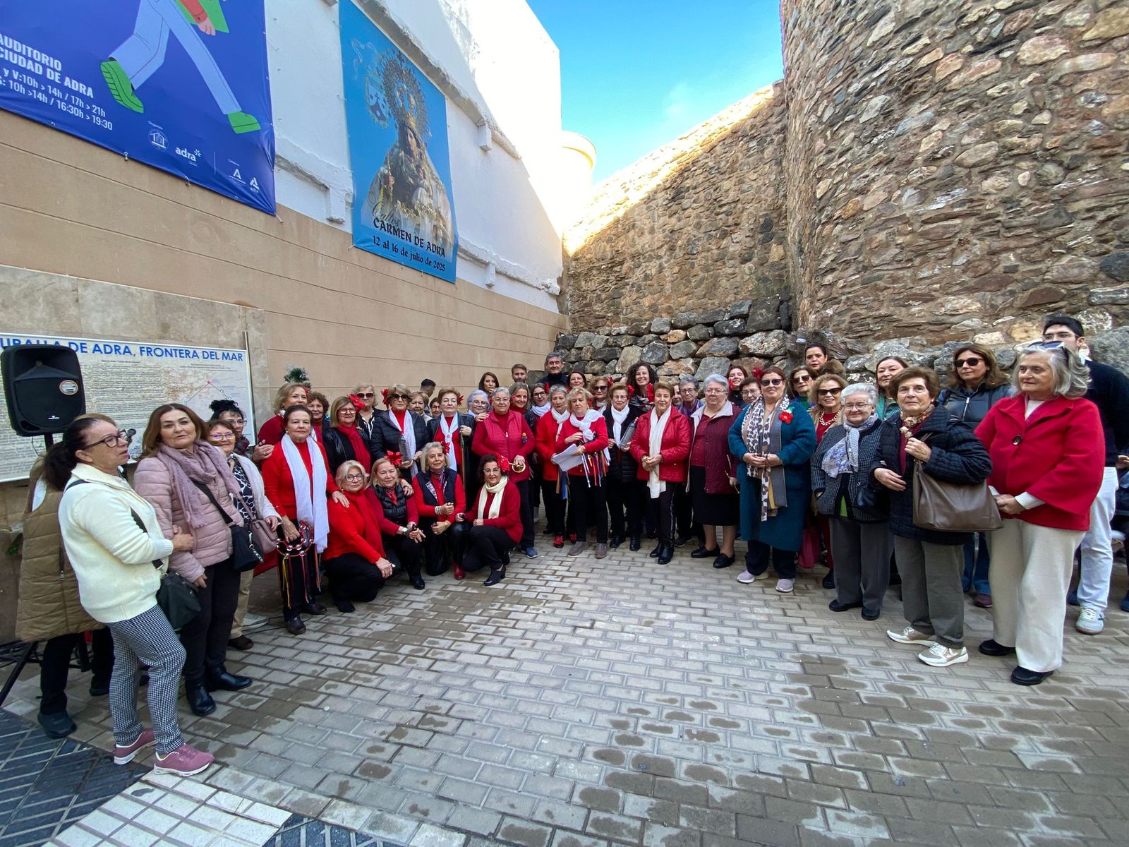 El PP de Adra realiza su tradicional recogida solidaria de Navidad.