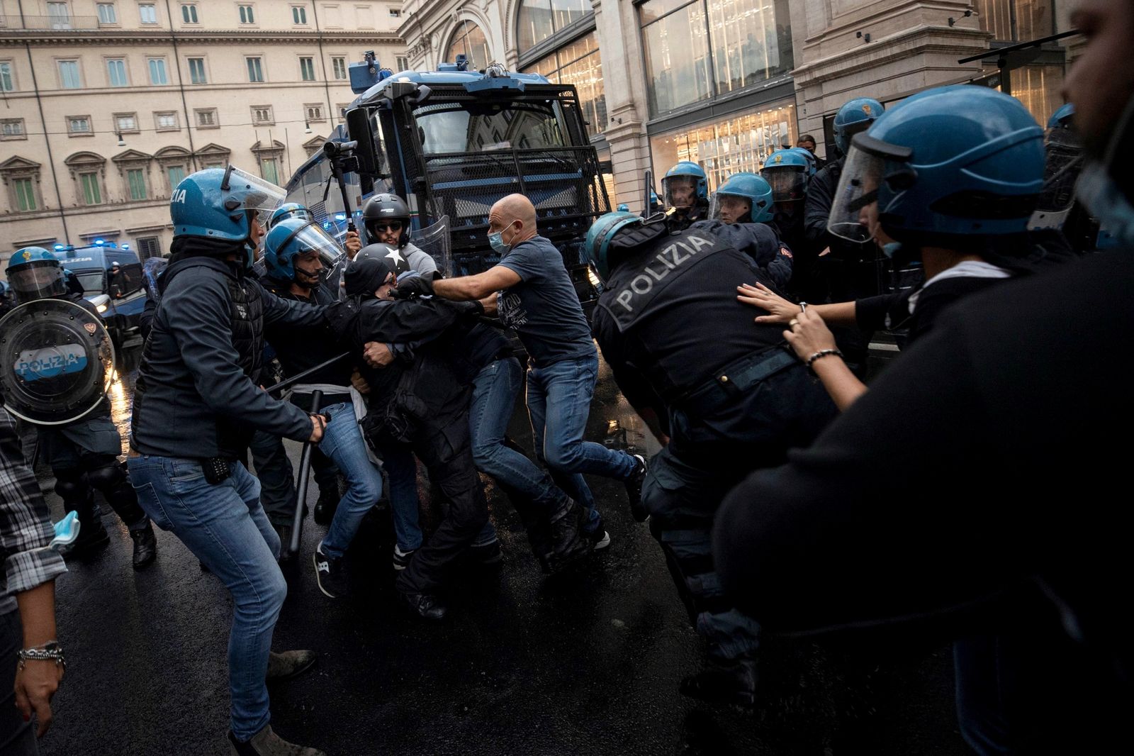 Un sindicato italiano pide prohibir los partidos neofascistas