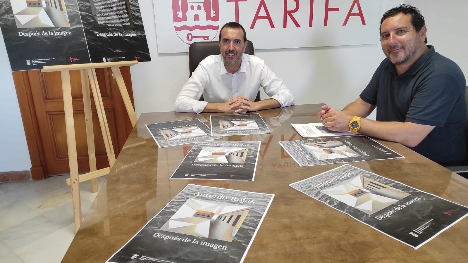 Ruiz y Terán, presentando la exposición de Antonio Rojas