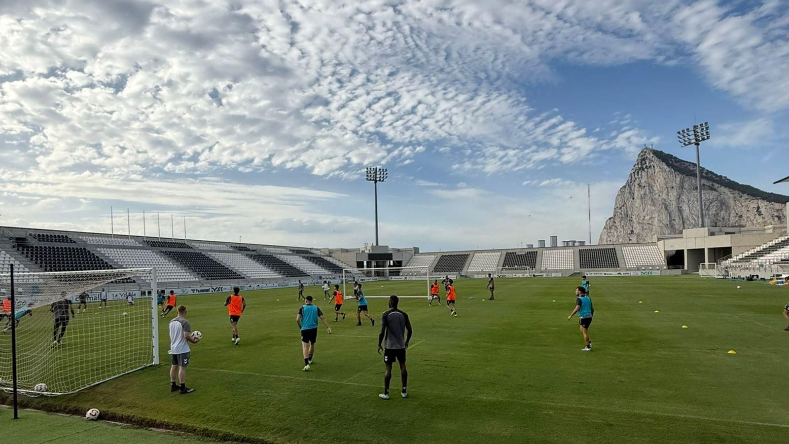 Un entrenamiento de la Balona en su estadio. Un entrenamiento de la Balona en su estadio.