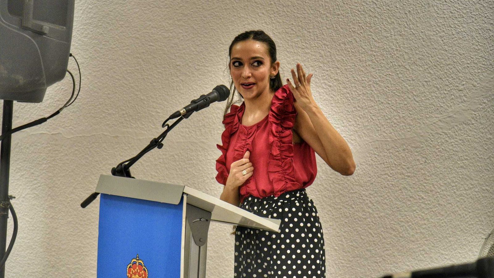 La artista Naomi Santos durante la presentación
