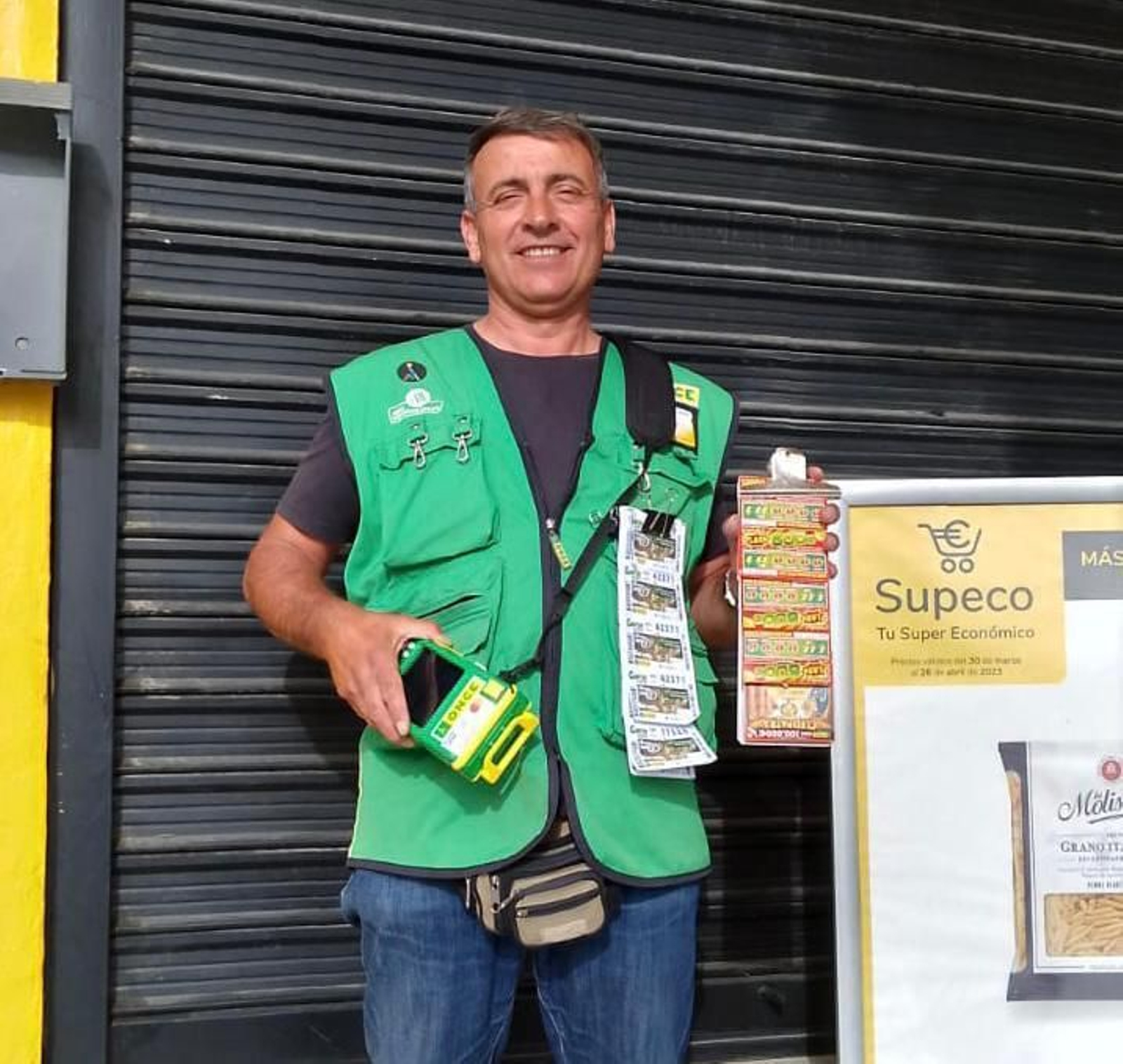 El vendedor de la ONCE que ha dado el premio en Estepona, Álvaro Luis Bermejo.