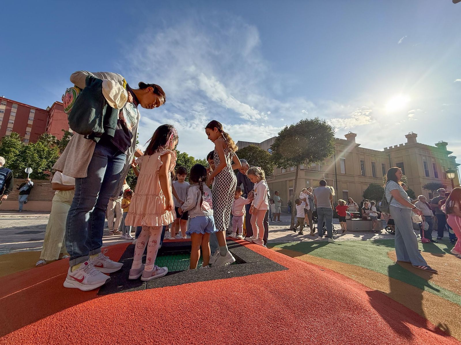Las fotos de la inauguración del nuevo parque infantil junto al Conservatorio de La Línea