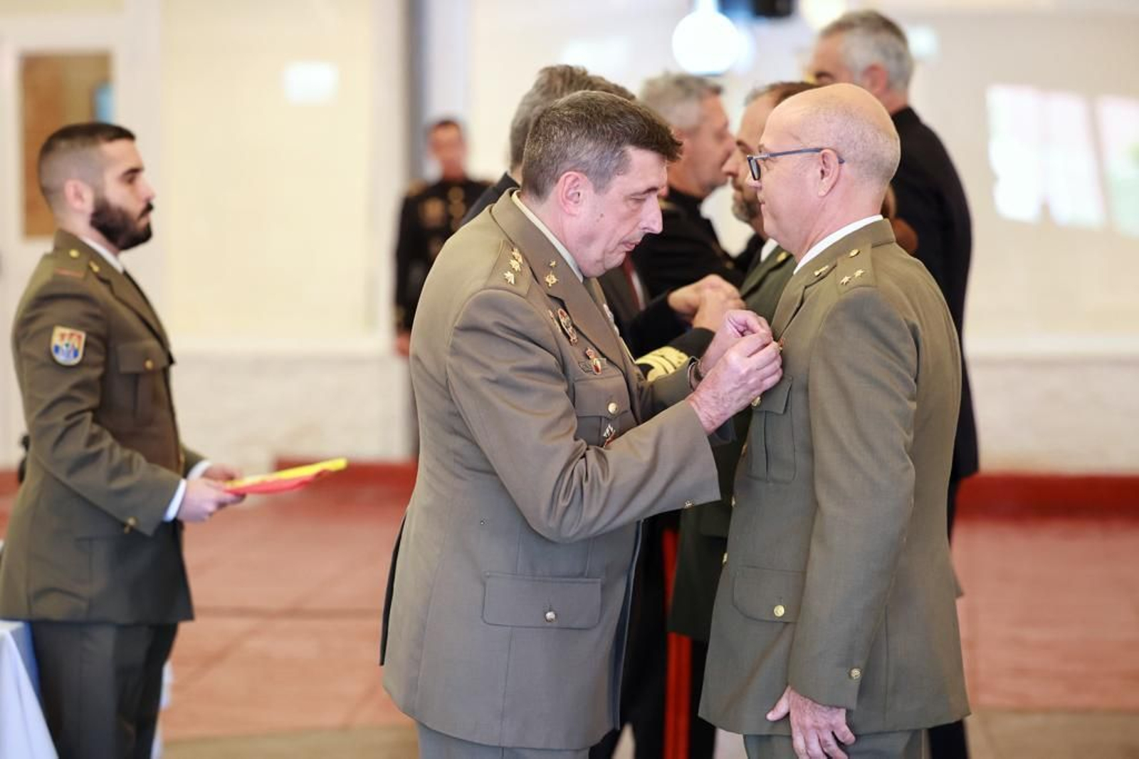 Las imágenes del día de la Subdelegación de Defensa en Cádiz y entrega de reconocimientos