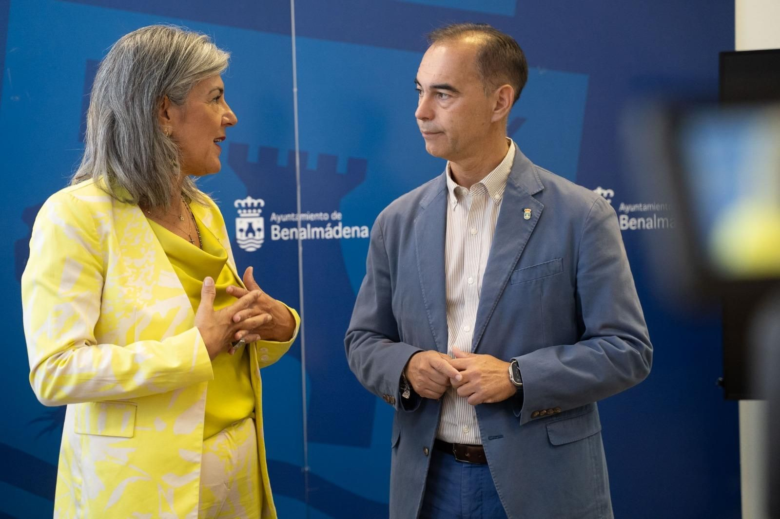 El alcalde, Juan Antonio Lara, y la edil de Bienestar Social, Áurea Peralta.