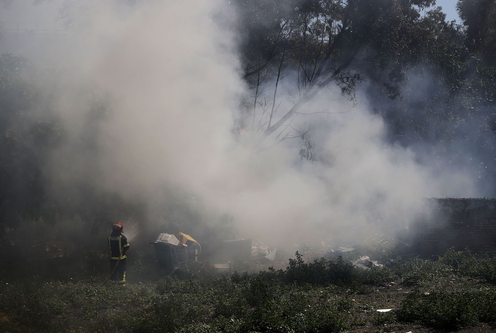 Incendio en las casas abandonadas de la calle Valverde del Camino en Huelva