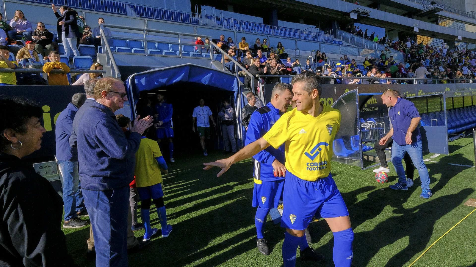 Partido de fútbol a beneficio de la Asociación de Reyes Magos en Carranza