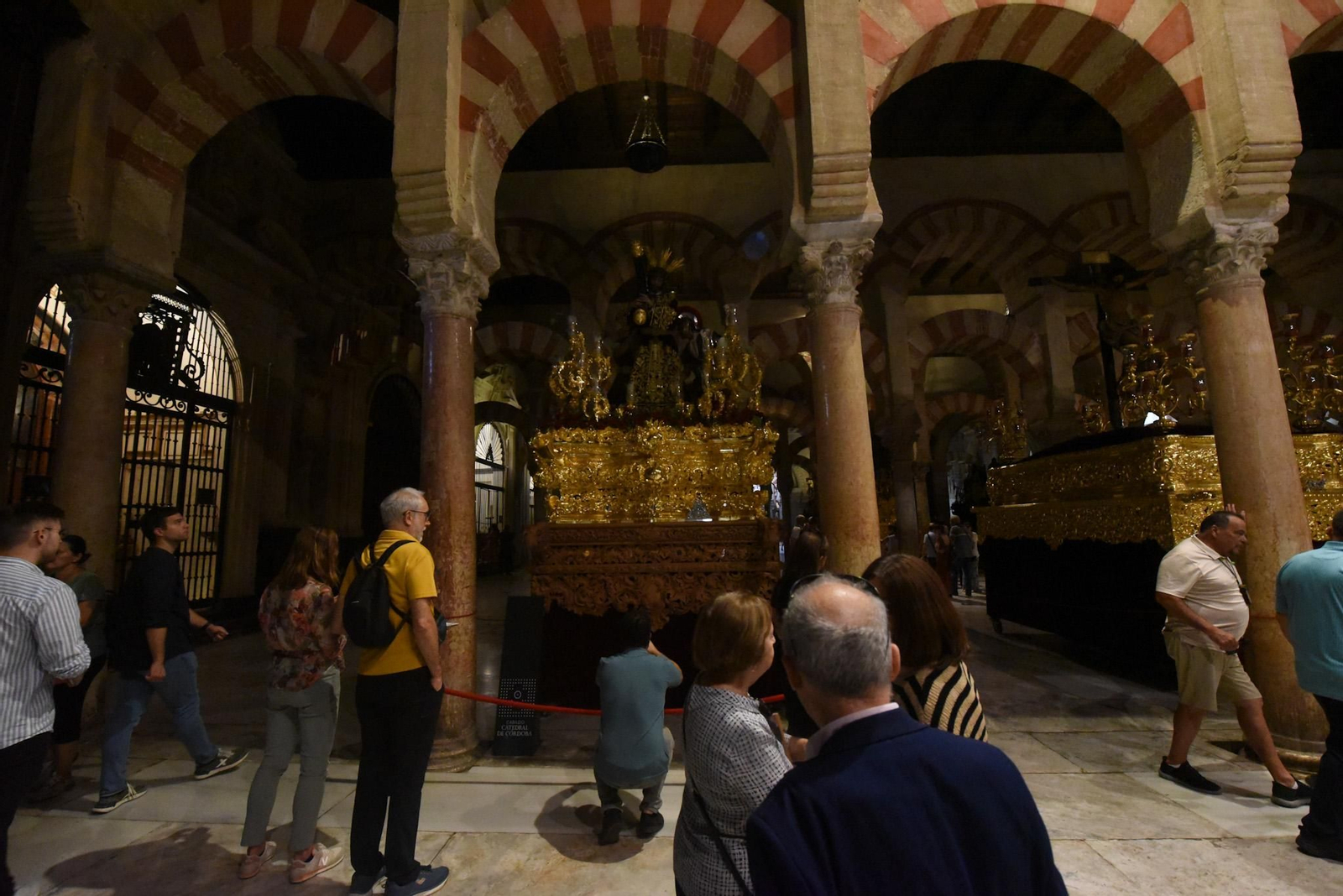 Las mejores fotos de las imágenes del Magno Vía Crucis en la Catedral de Córdoba