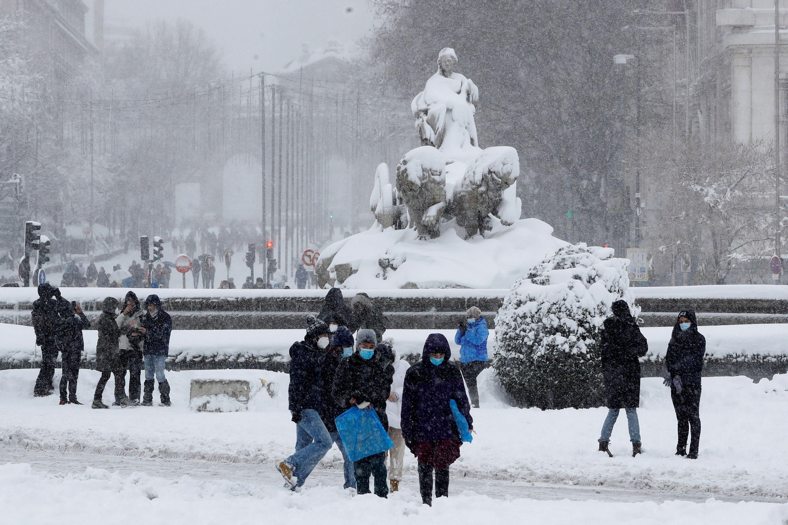 El segundo día del temporal 'Filomena' en imágenes: más nieve y caos