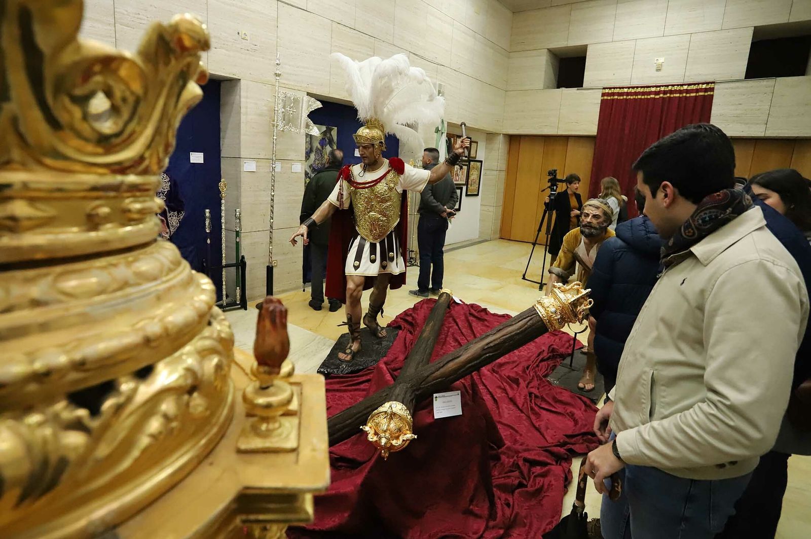 Imágenes de la exposición de la Hdad de las Tres Caídas en la Casa Colón