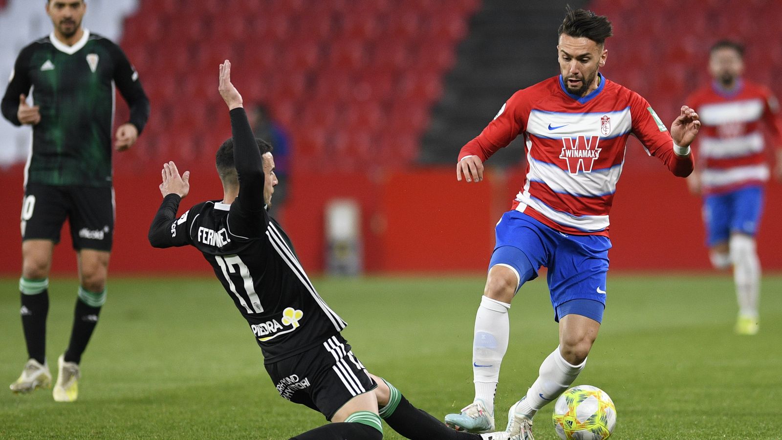 Alberto López fue decisivo en el primer tanto del Recreativo en Villarrobledo.