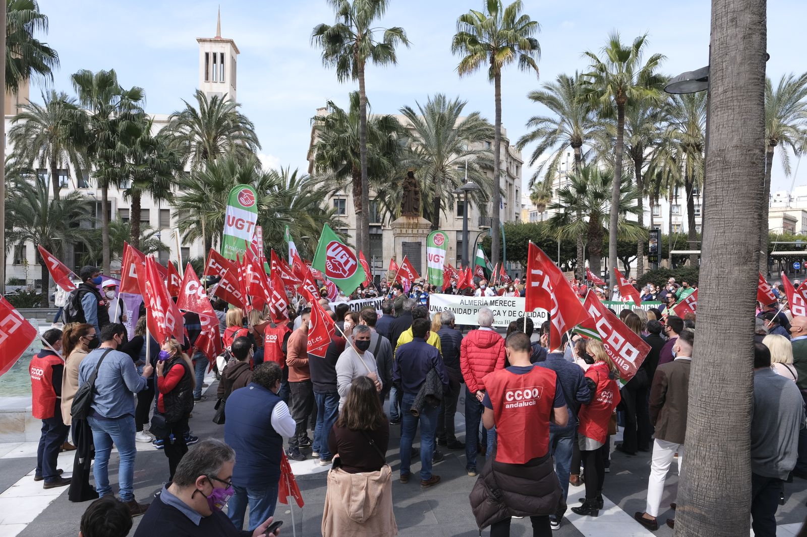 Imágenes de la manifestación a favor de la sanidad pública en Almería