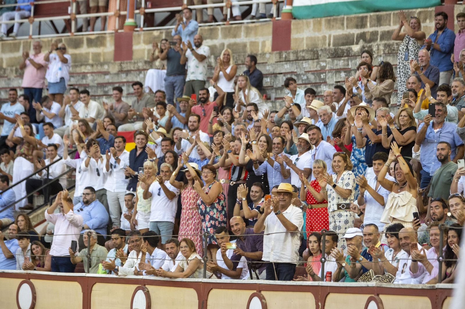 Las imágenes de la corrida de toros en El Puerto: puerta grande para Talavante