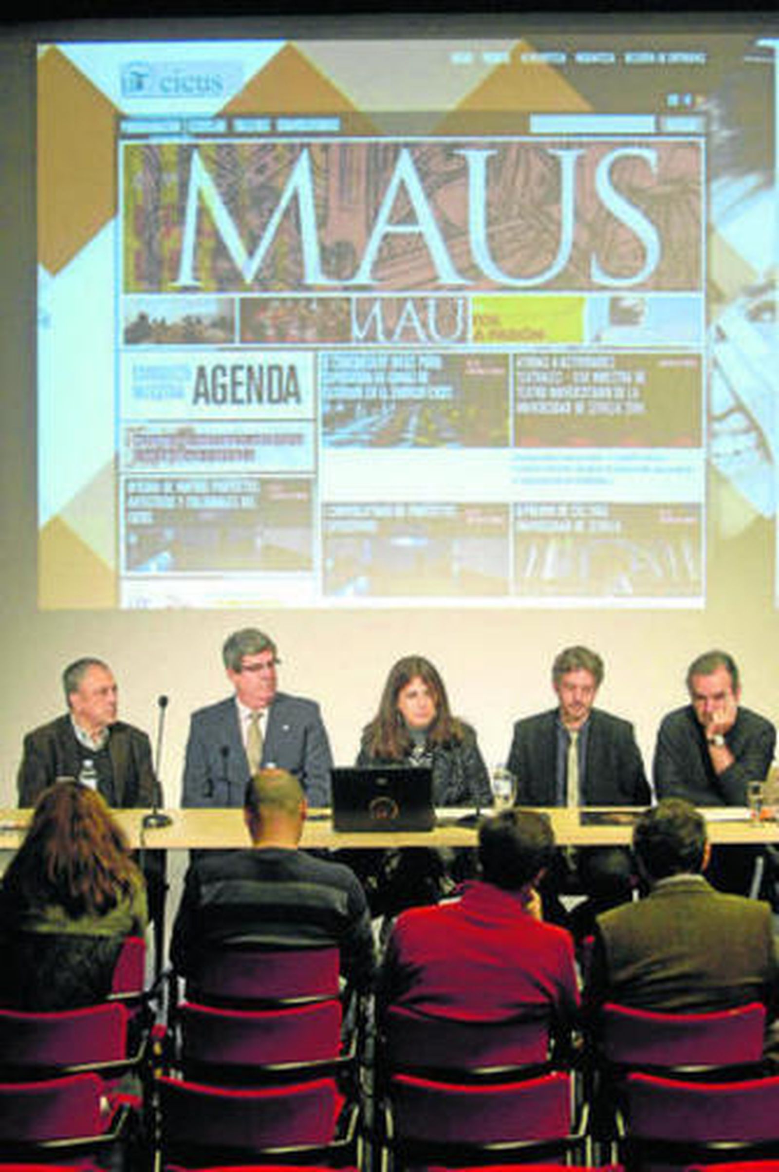 La directora del Cicus y los coordinadores de los ciclos.