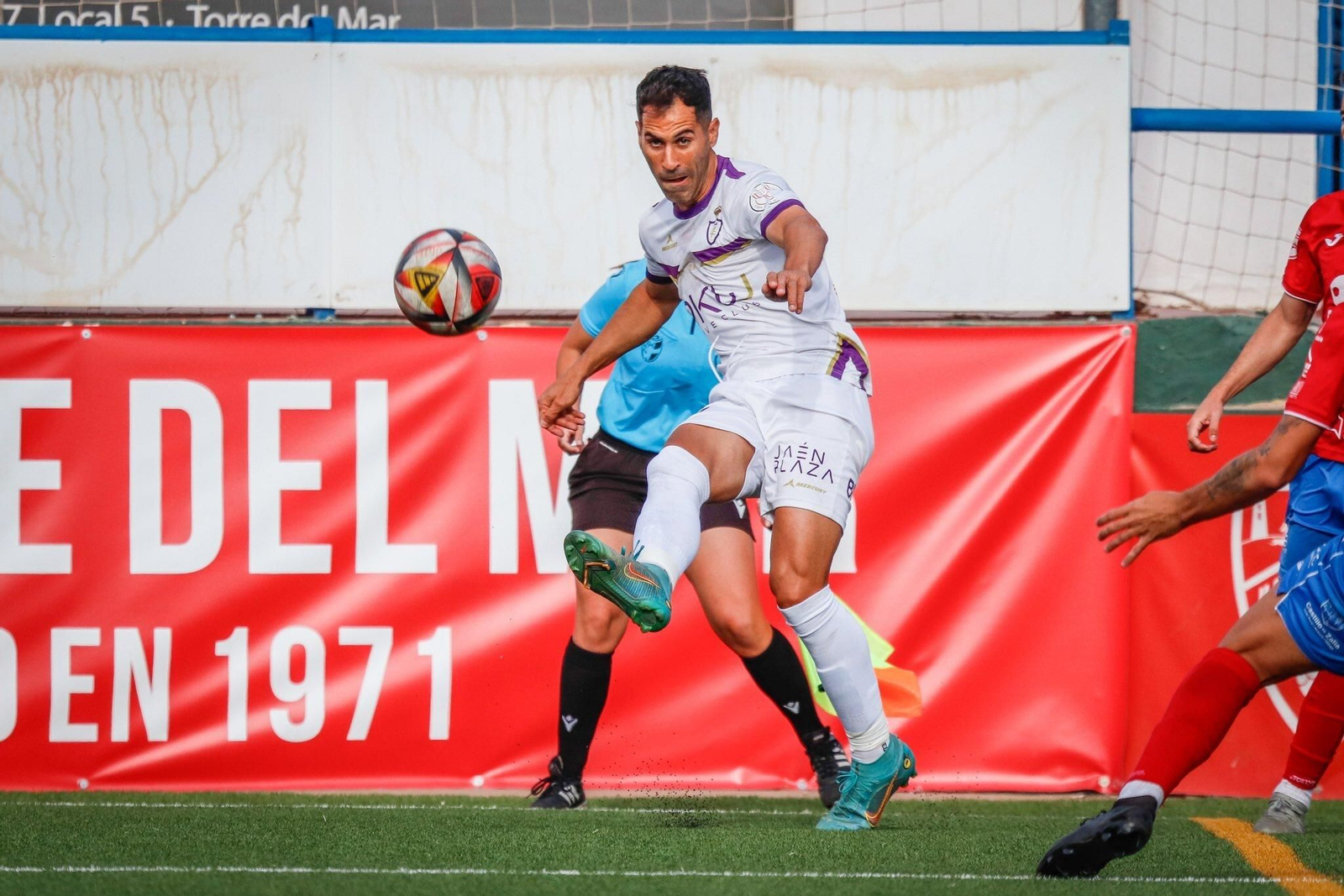 Javi Moyano, en una acción de ataque en el partido de ida.