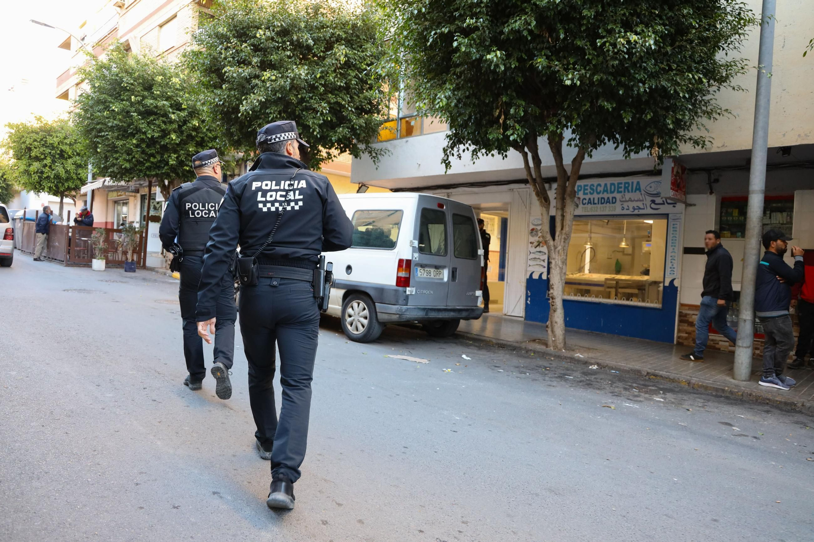 La Policía Local de El Ejido realiza un operativo especial en establecimientos del centro de la ciudad.