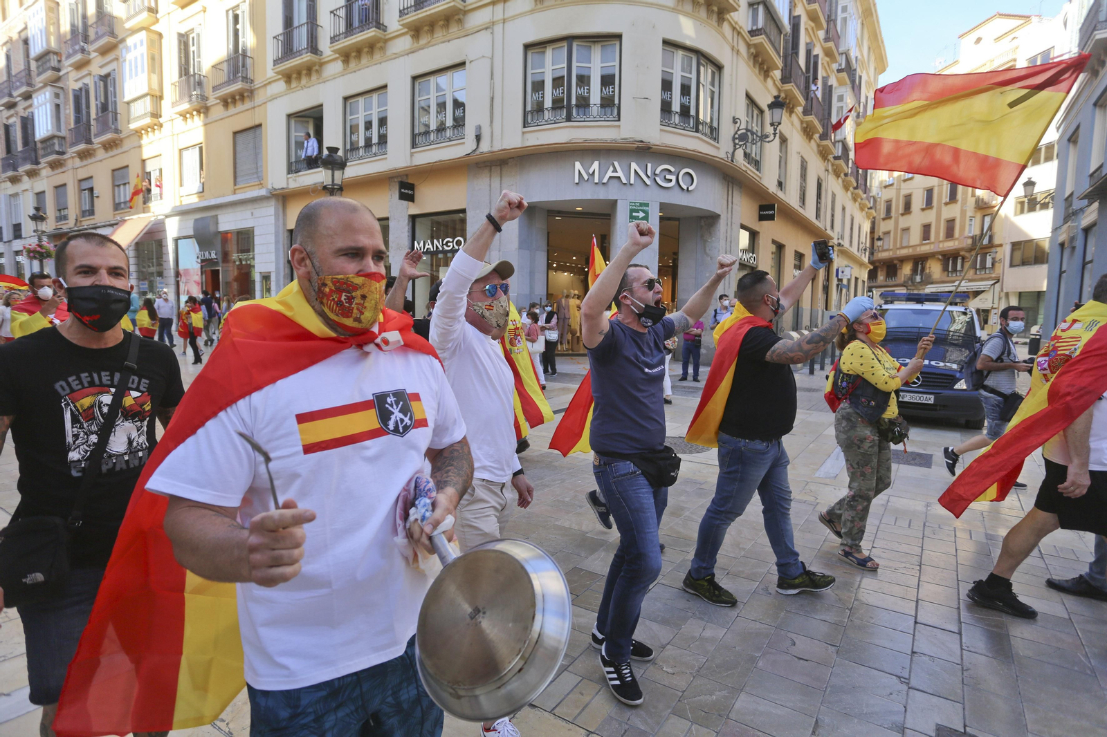 Las fotos de la cacerolada en Málaga contra el Gobierno por el coronavirus