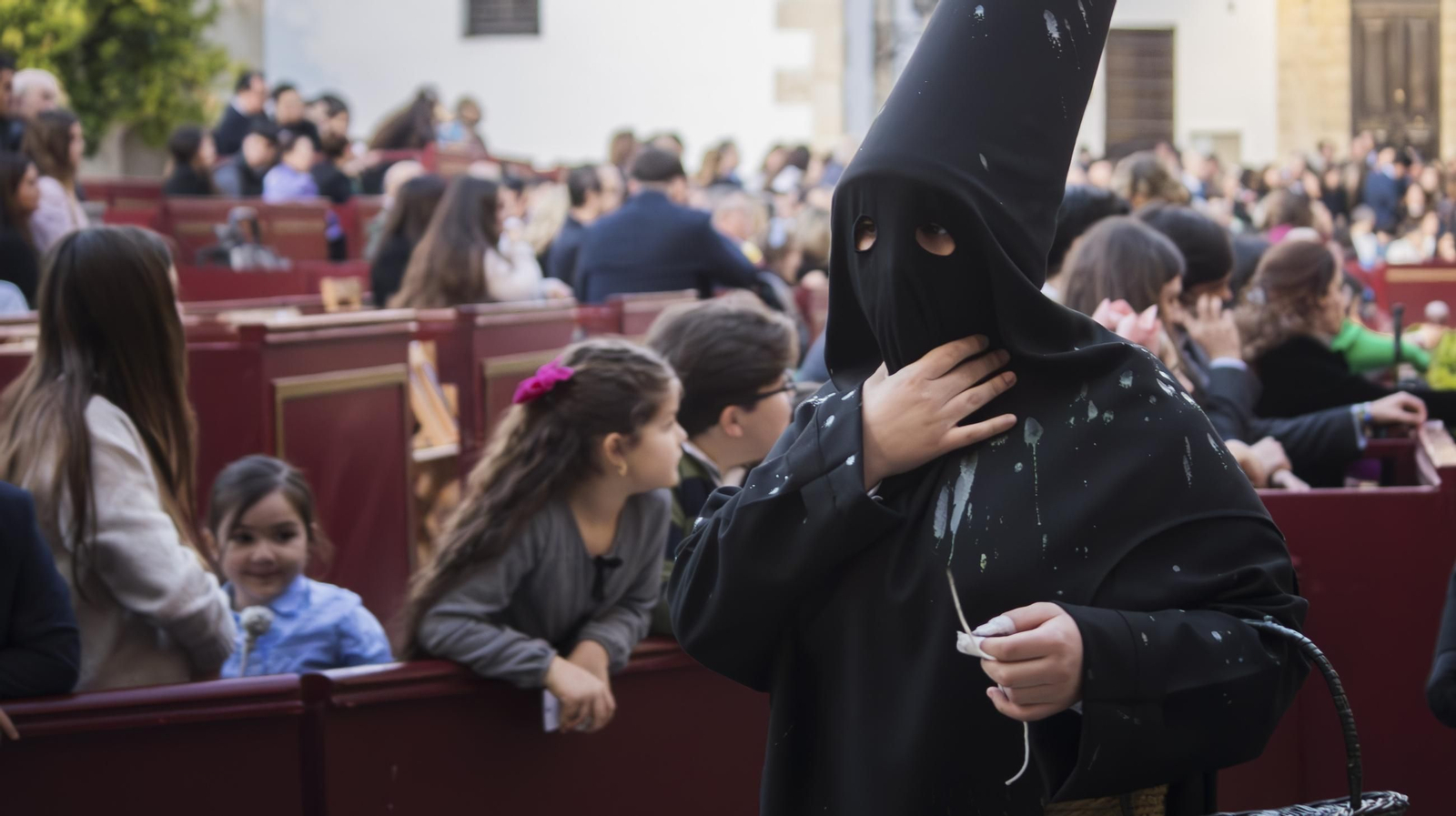 Imágenes de la Hermandad de La Vera-Cruz en el Jueves Santo de Jerez 2025