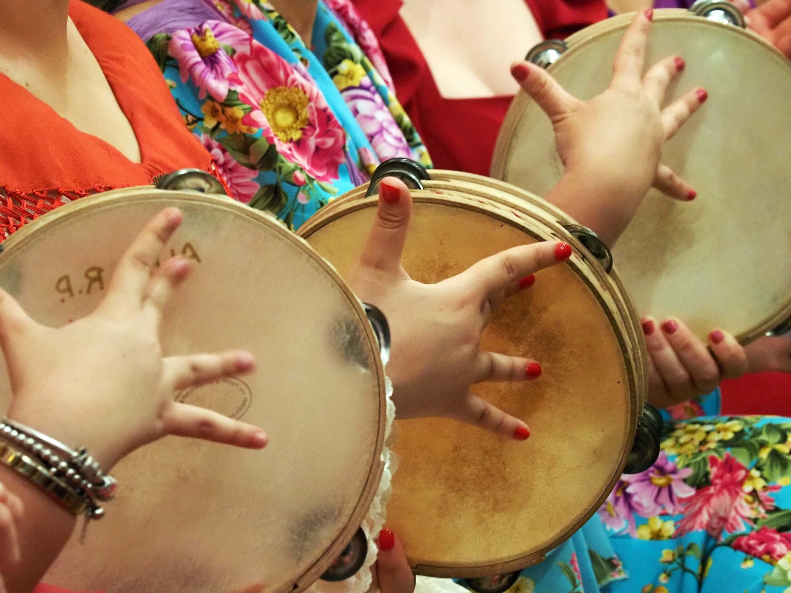La localidad de Alosno vive con intensidad su festividad de las Cruces de Mayo.