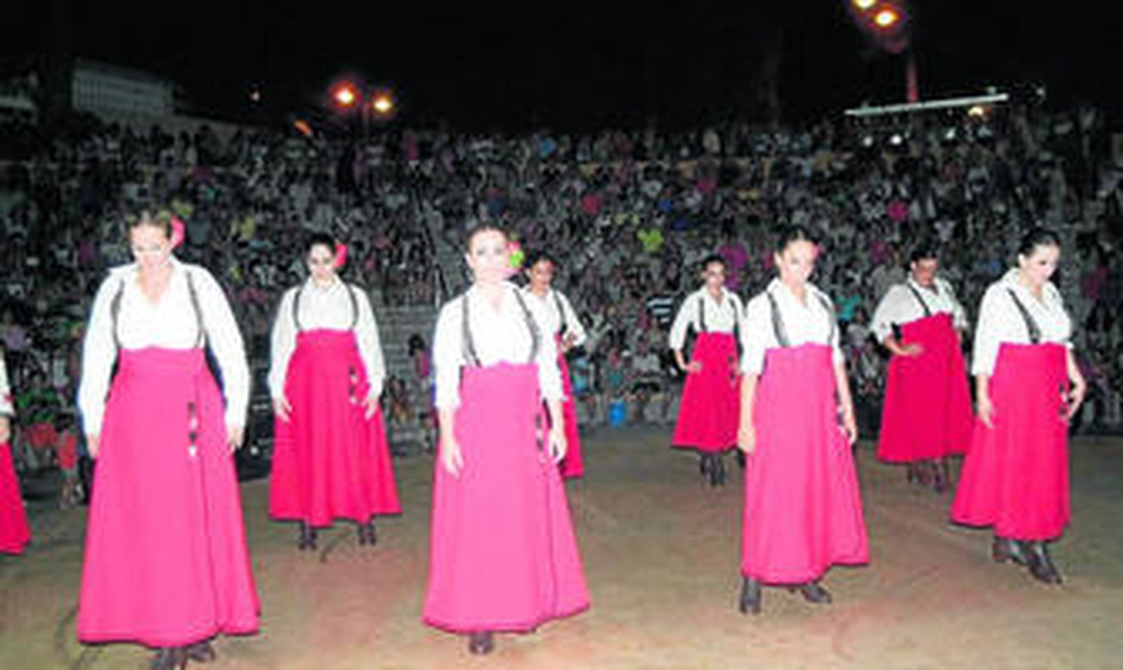 Un grupo de bailarinas de la Academia Merche.