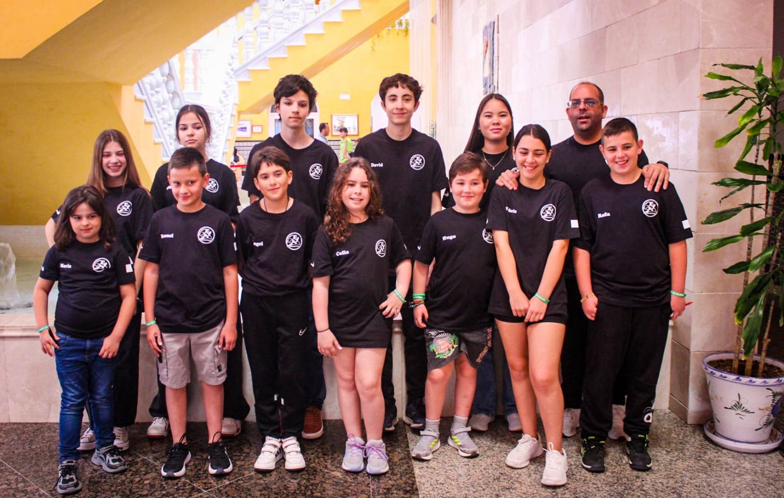 Los componentes del club roquetero posan en grupoo durante el transcurso de la competición celebrada en la provincia de Huelva.