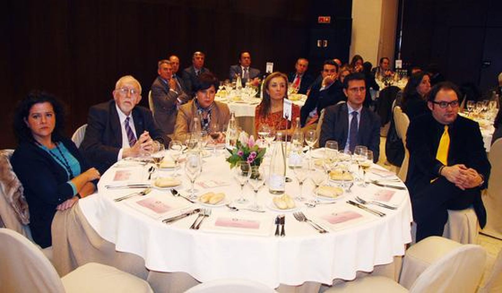 Asunción Peña Burson, Joaquín Jesús Galán Pérez, Ángeles Gil García, María del Valme Muñoz Rubio, Javier Chaparro y Carlos Mármol.

Foto: Victoria Hidalgo y Juan Carlos Muñoz
