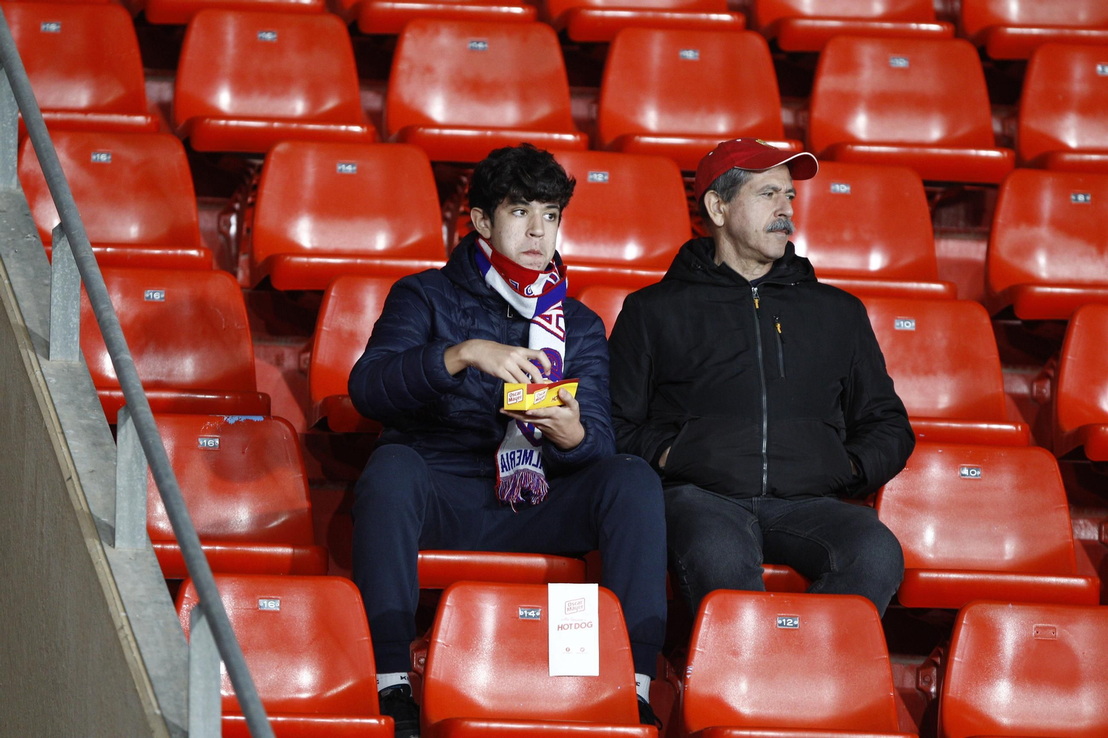 Búscate en las fotos de público del partido U.D. Almería-S.D. Huesca