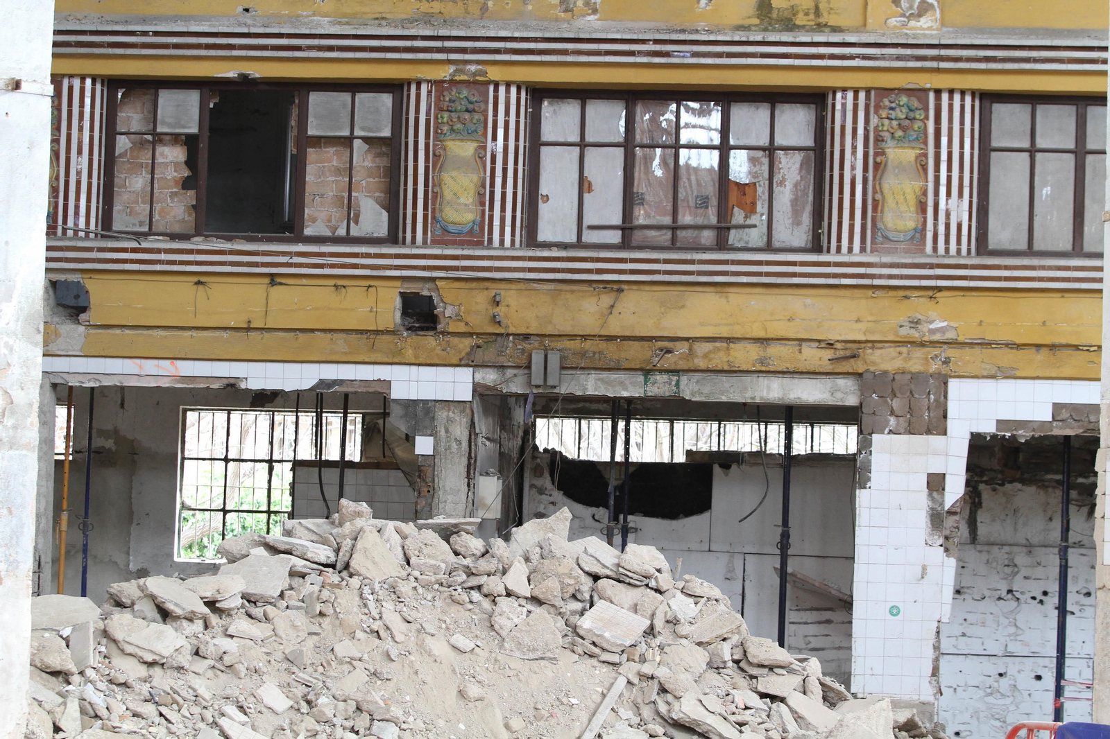 La visita del alcalde a las obras del Mercado Puerta de la Carne, en imágenes