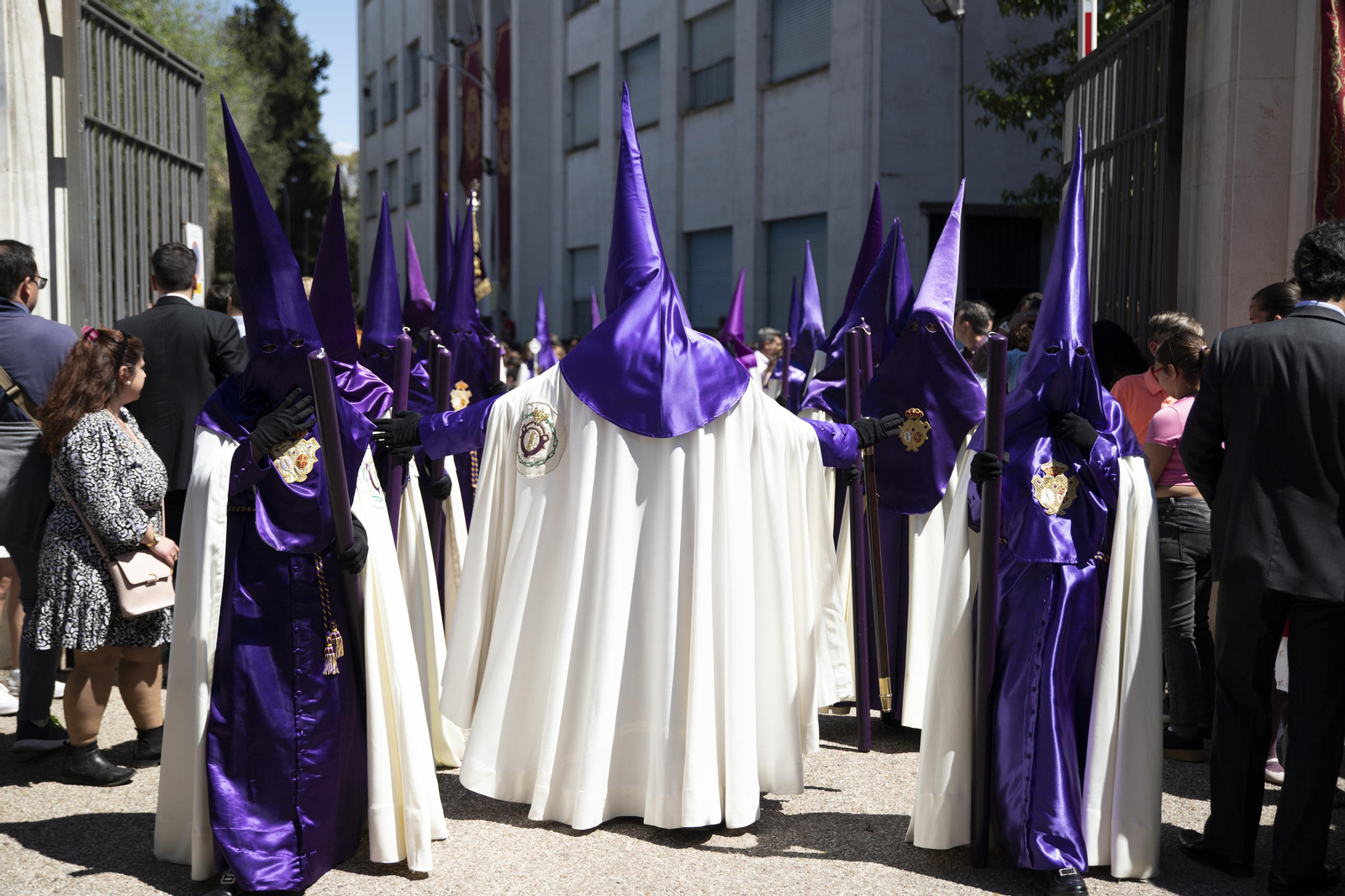 Imágenes de la salida en procesión de Las Cigarreras