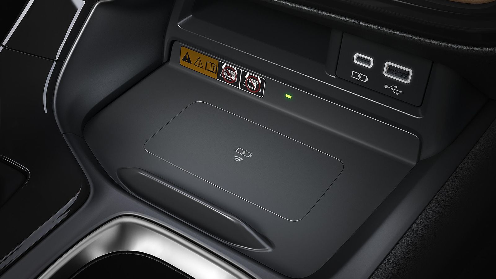 El cargador inalámbrico es uno de los elementos de equipamiento que reciben los NX 450h+ Premium+.