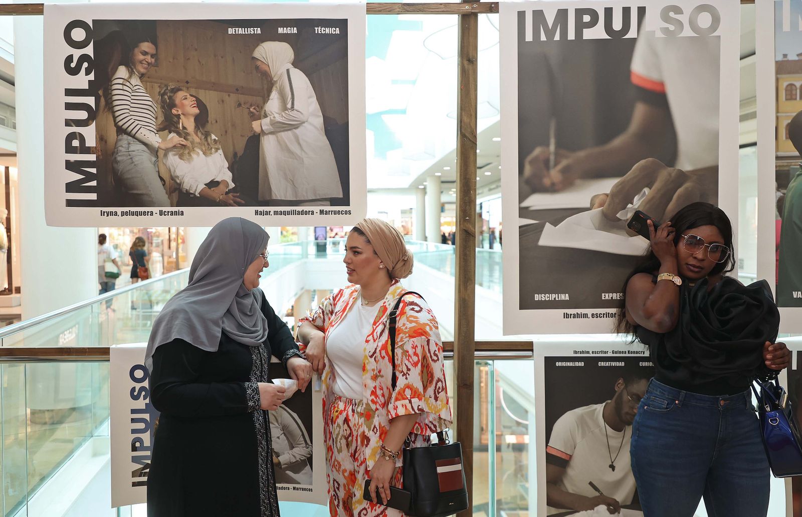 La inauguración de la exposición 'Impuso' de Ghali Naoufal, en imágenes