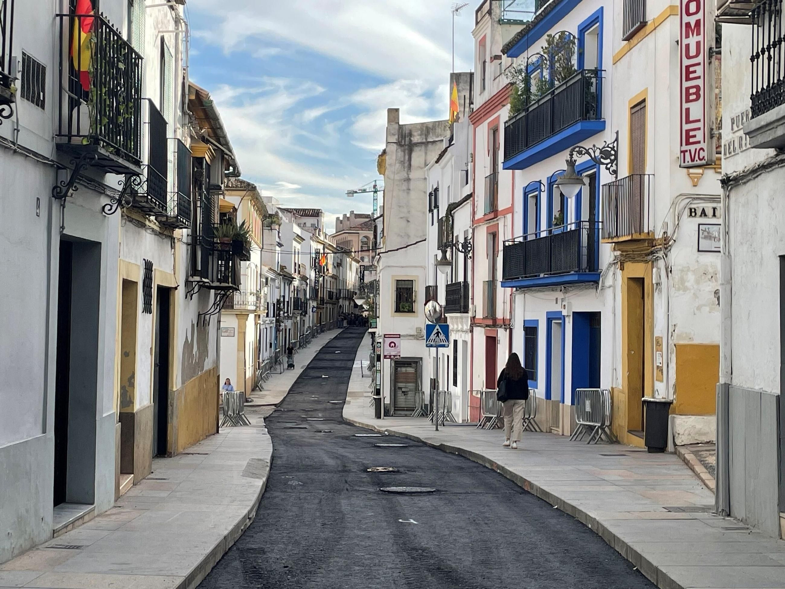 La calle Alfaros tras su primera fase de obras, en imágenes