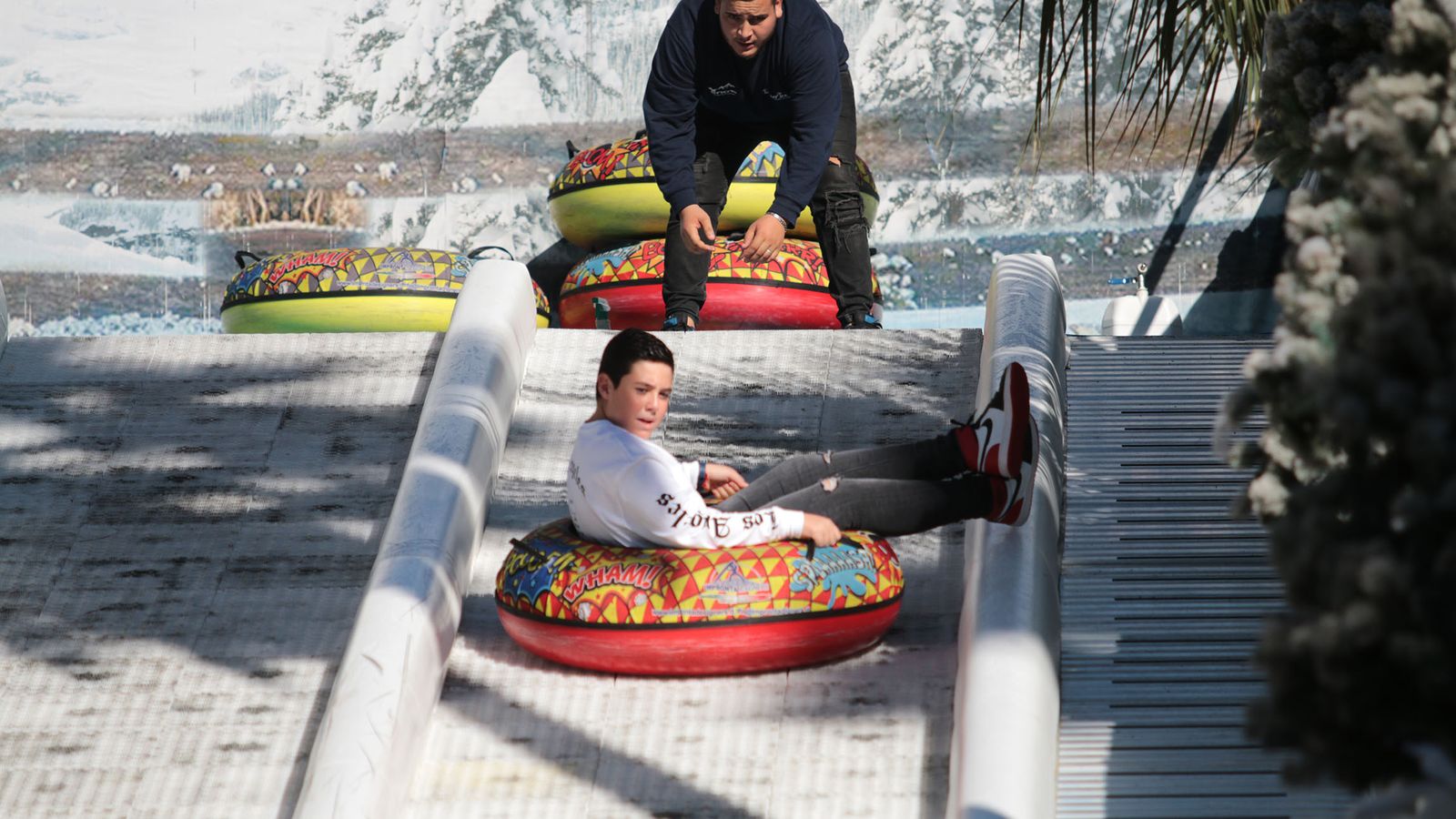 Tobogán gigante para la diversión de los niños en la Rambla Federico García Lorca de la capital