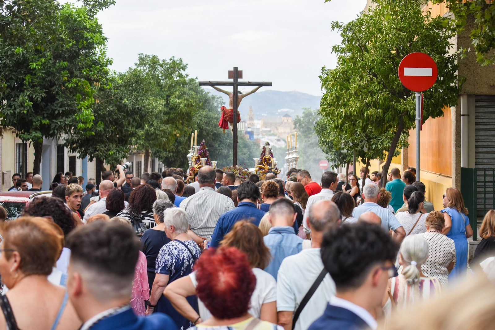 El vía crucis misionero del Cristo del Amor, en imágenes