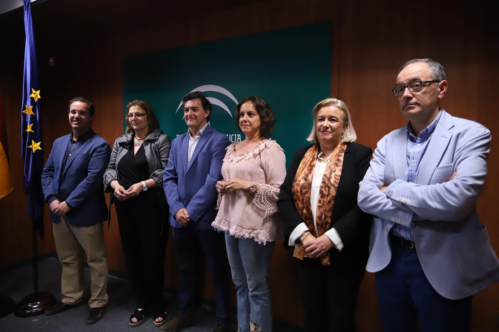 La viceconsejera -centro- junto a los responsables de la sanidad pública onubense.