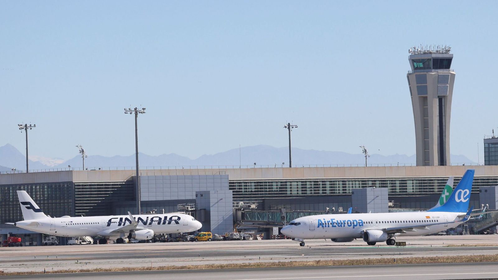 Aviones en la pista del aeropuerto de Málaga.