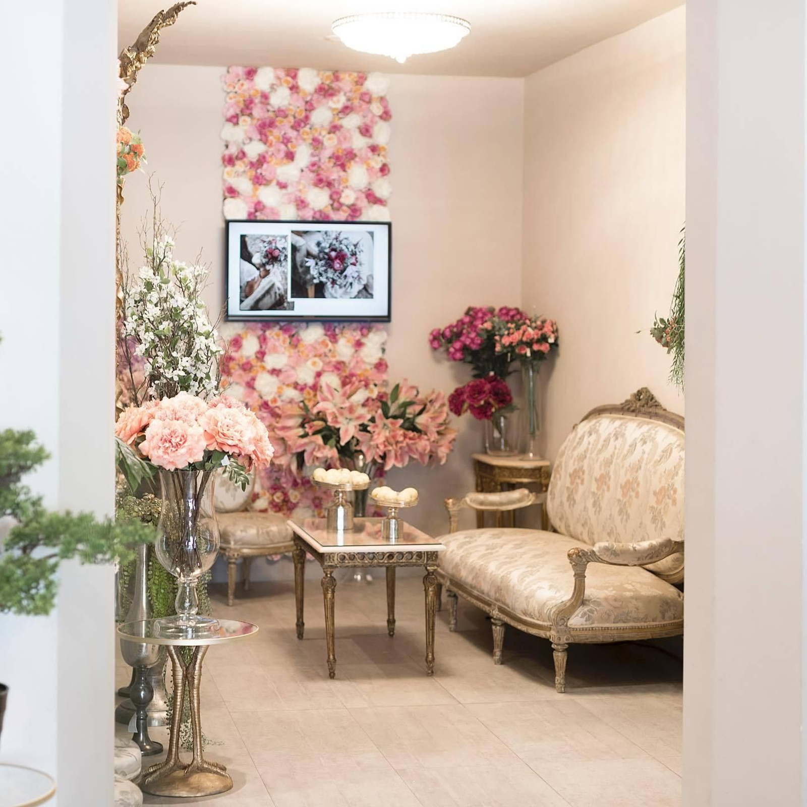 Floristería de Antonio Rivera en la calle Berdigón, en el centro de Huelva