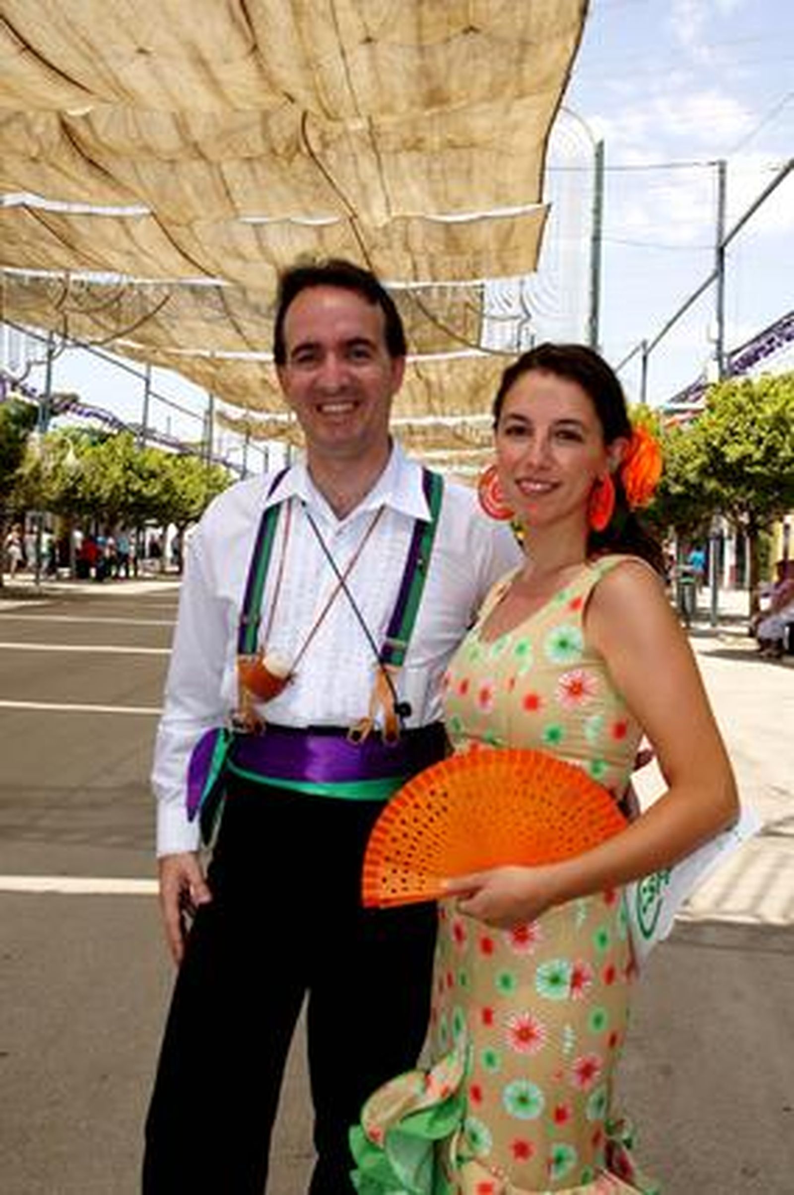 Alberto y Lourdes pasean por el Real. 

Foto: Punto Press