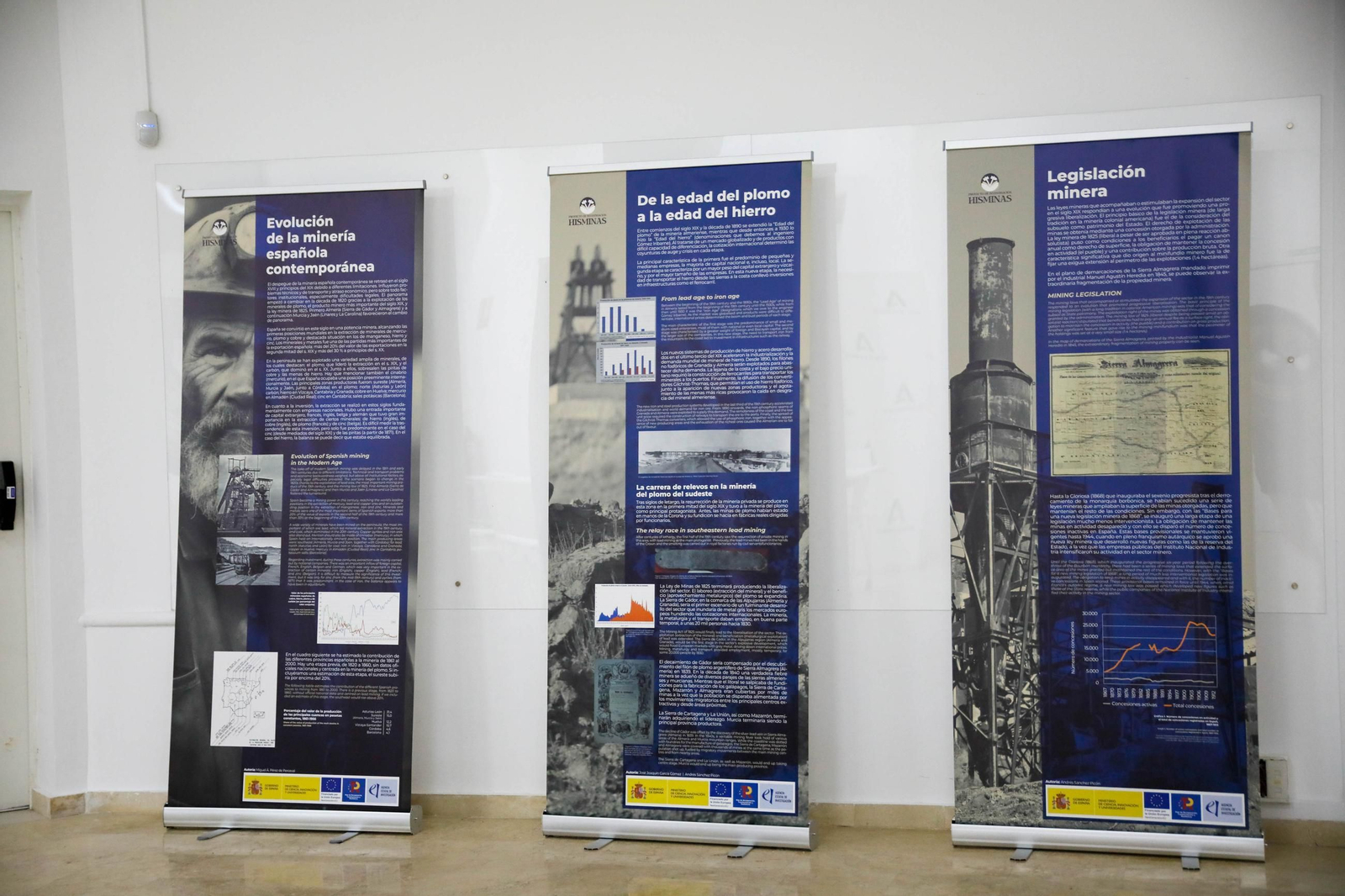 Imágenes de la presentación del documental "Almagrera, un sueño minero" en la biblioteca Villaespesa de Almería